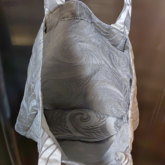 Linen silver embroidery day bag - Picture 4 of 8